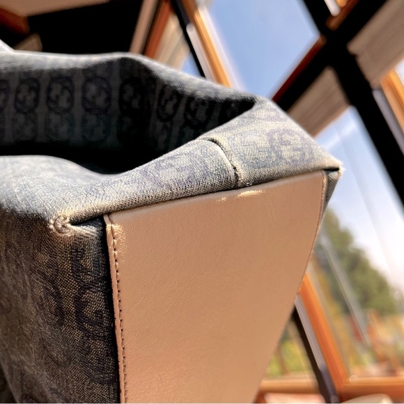 Gucci: Denim Interlocking GG Leather Abbey Joy Tote Shoulder Bag (White) - Picture 14 of 17